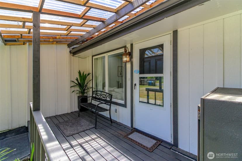 Property photo for 12524 Bingham Avenue E, Tacoma photo 4