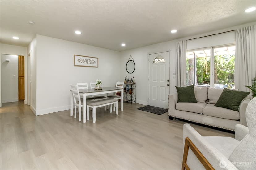 Property photo for 12524 Bingham Avenue E, Tacoma photo 6