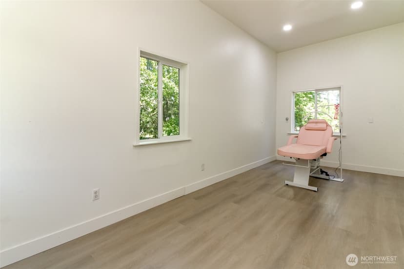 Property photo for 12524 Bingham Avenue E, Tacoma photo 17