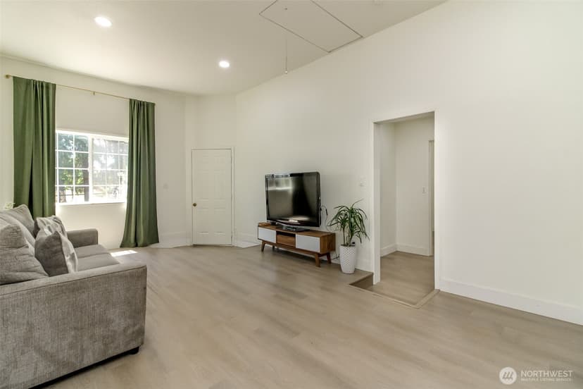 Property photo for 12524 Bingham Avenue E, Tacoma photo 19