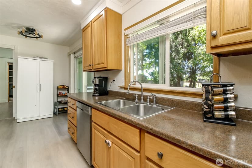 Property photo for 12524 Bingham Avenue E, Tacoma photo 14