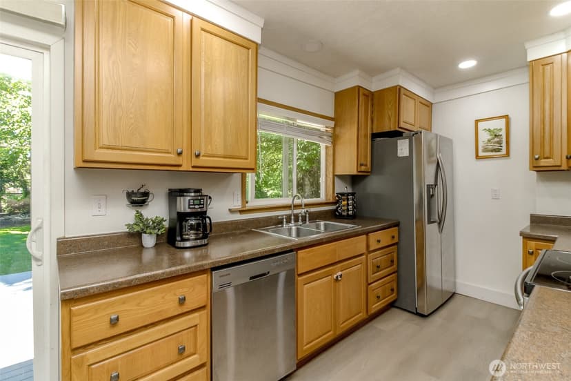 Property photo for 12524 Bingham Avenue E, Tacoma photo 9