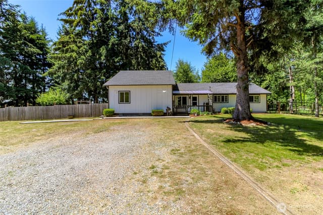 Property photo for 12524 Bingham Avenue E, Tacoma photo 3