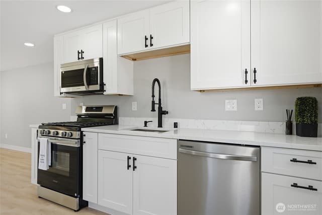Property photo for 14402 Washington Avenue SW #3, Lakewood photo 4
