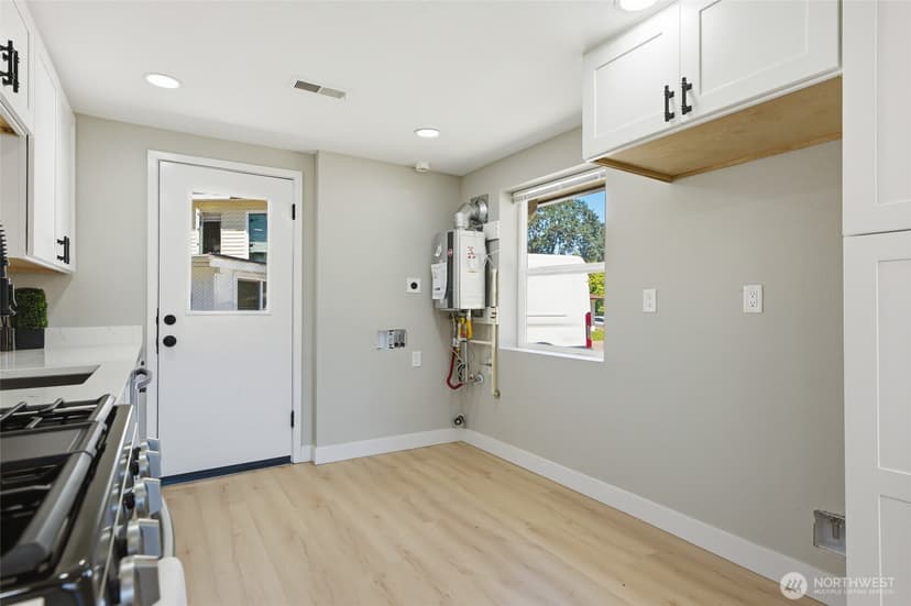 Property photo for 14402 Washington Avenue SW #3, Lakewood photo 9