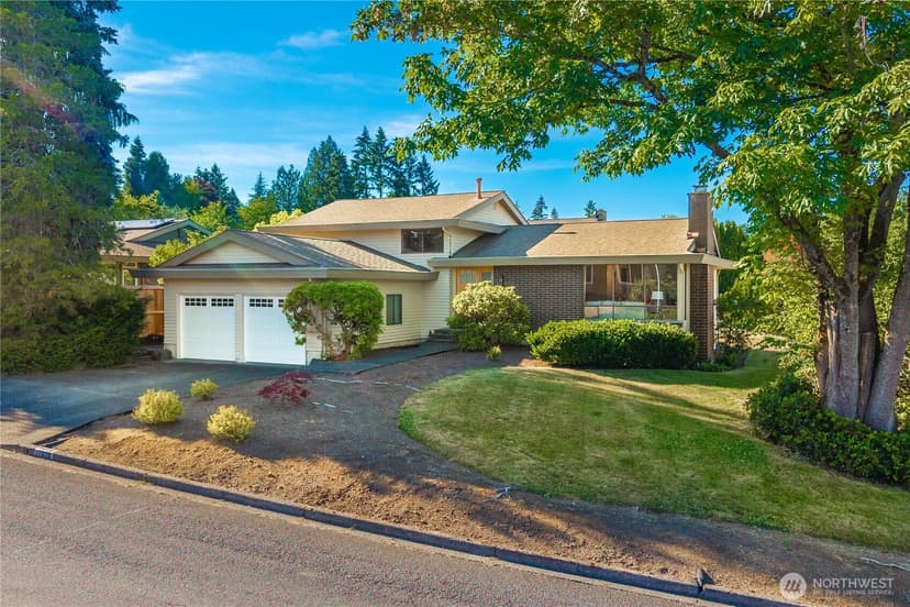 Property photo for 17326 NE 18th Place, Bellevue photo 2