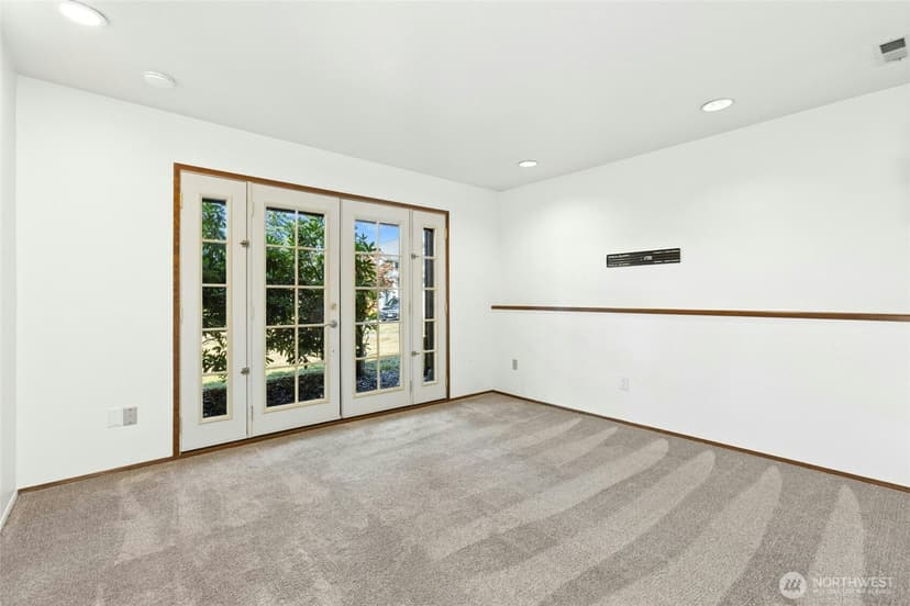Property photo for 4917 Ocean Avenue, Everett photo 14