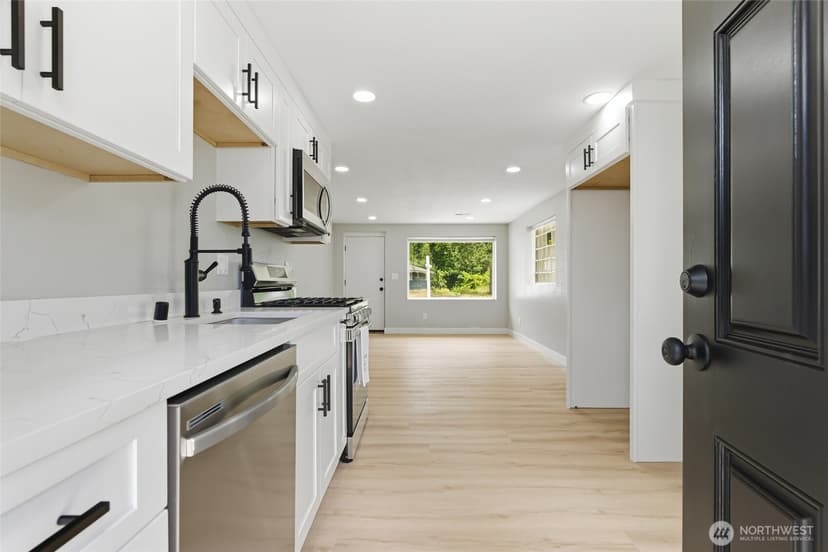Property photo for 14402 Washington Avenue SW #4, Lakewood photo 4