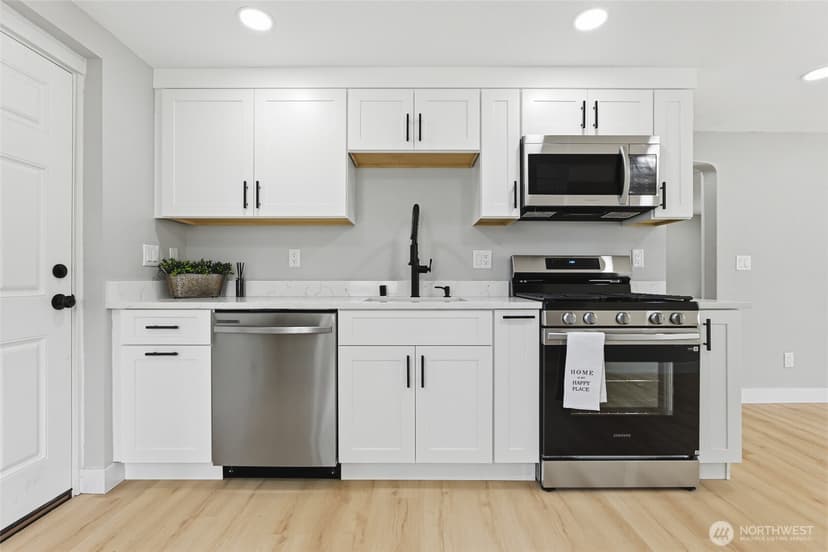 Property photo for 14402 Washington Avenue SW #4, Lakewood photo 6