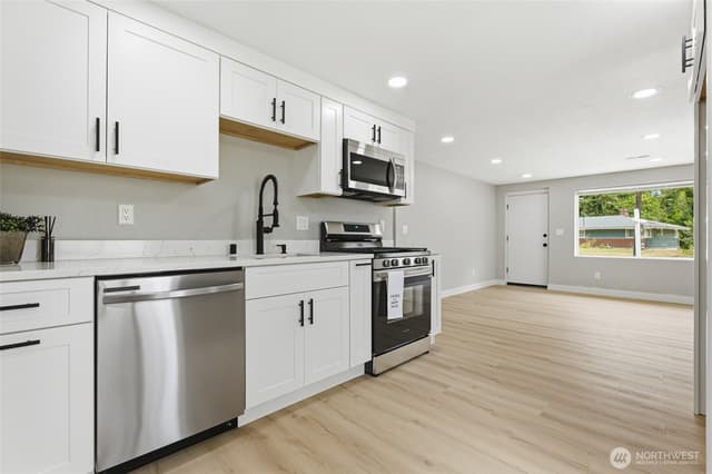 Property photo for 14402 Washington Avenue SW #4, Lakewood photo 5
