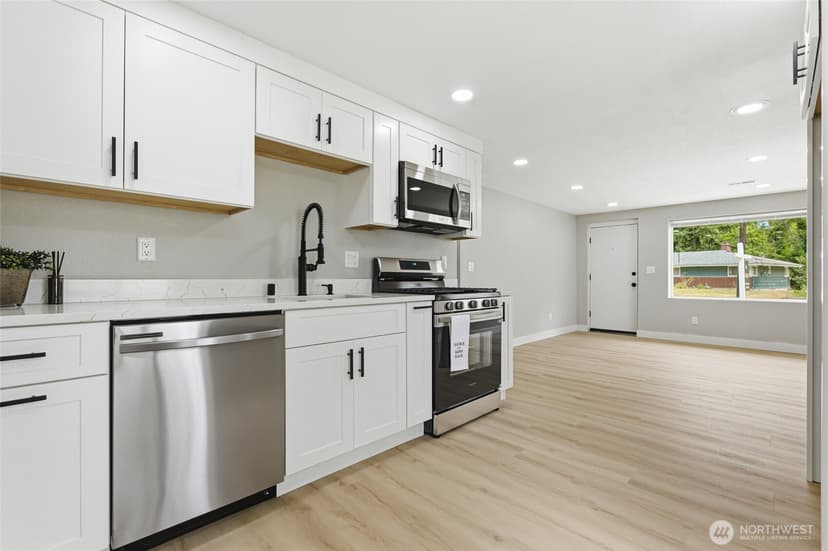 Property photo for 14402 Washington Avenue SW #4, Lakewood photo 5