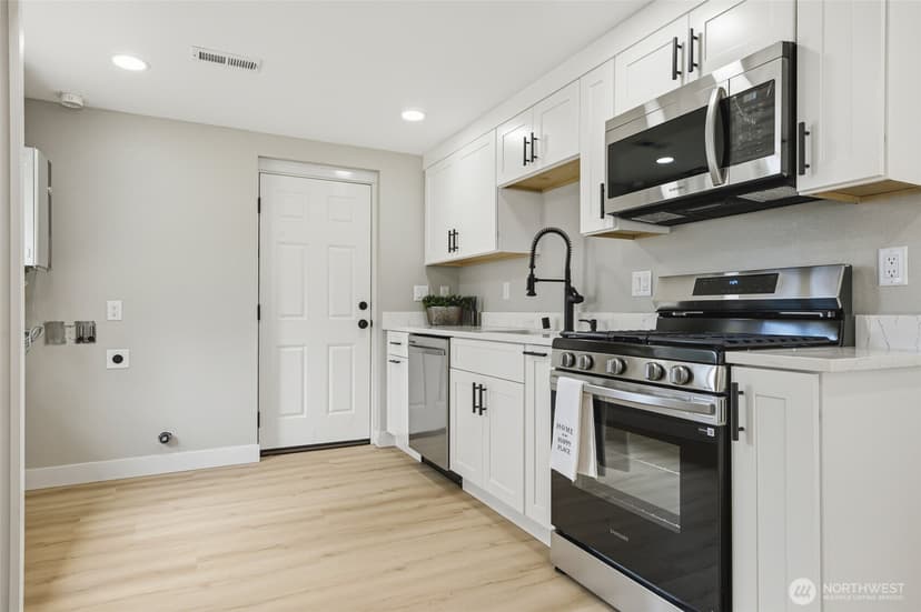 Property photo for 14402 Washington Avenue SW #4, Lakewood photo 12