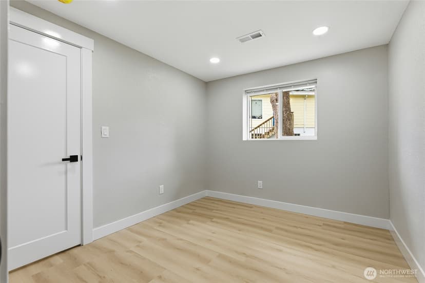 Property photo for 14402 Washington Avenue SW #4, Lakewood photo 18