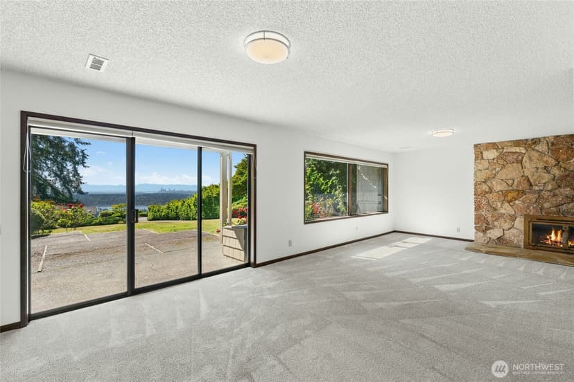 Property photo for 4736 Somerset Avenue SE, Bellevue photo 17