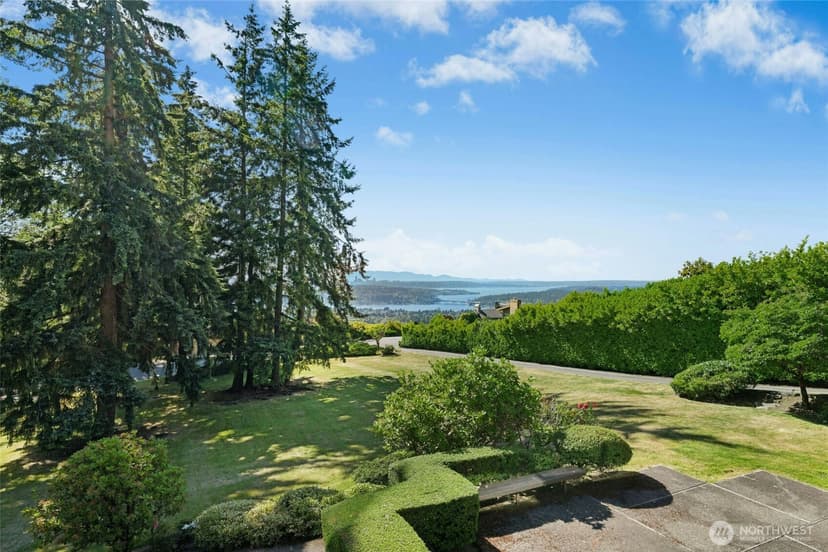 Property photo for 4736 Somerset Avenue SE, Bellevue photo 23
