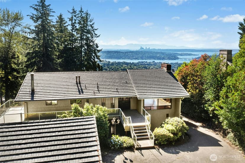 Property photo for 4736 Somerset Avenue SE, Bellevue photo 2