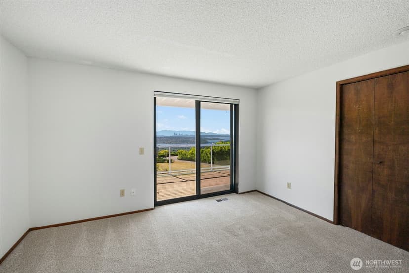 Property photo for 4736 Somerset Avenue SE, Bellevue photo 16