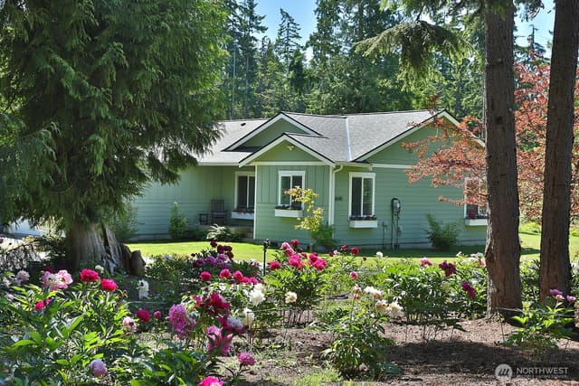Property photo for 6545 Cultus Bay Road, Clinton photo 4
