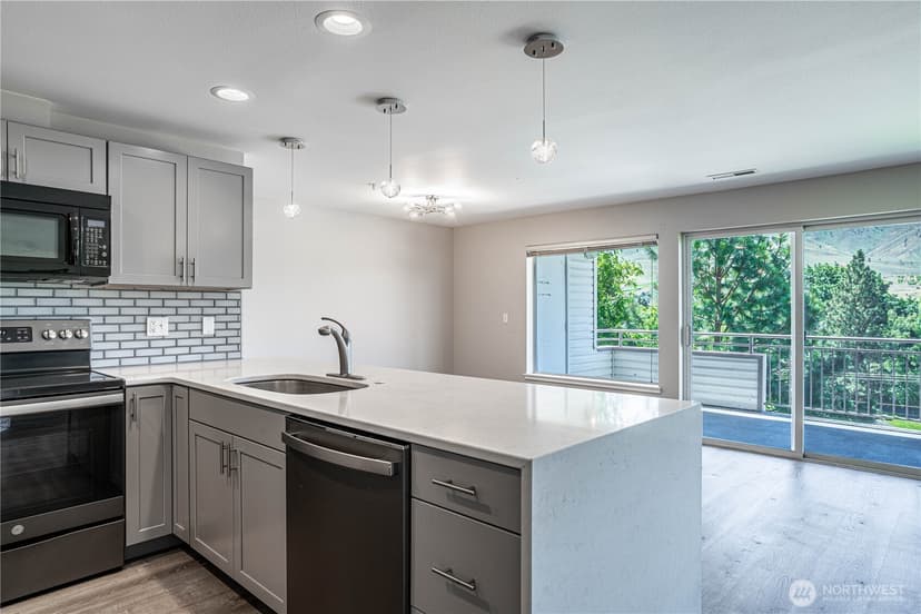 Property photo for 808 W Manson Highway #B202, Chelan photo 2
