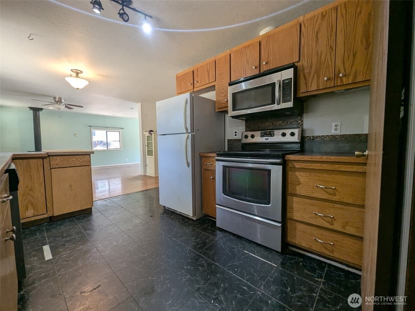 Property photo for 18517 96th Avenue NW, Stanwood photo 19