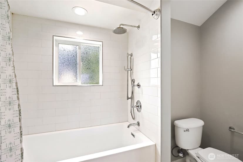 Property photo for 7114 California Avenue SW #A, Seattle photo 18