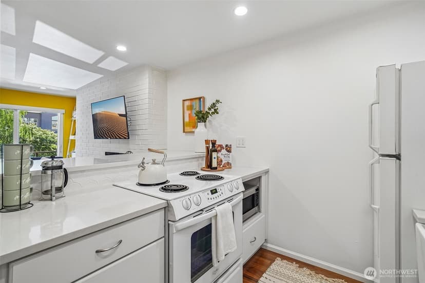 Property photo for 901 5th Avenue N #107, Seattle photo 7