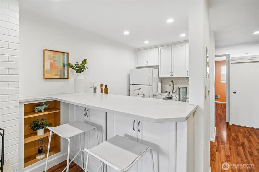Property photo for 901 5th Avenue N #107, Seattle photo 9