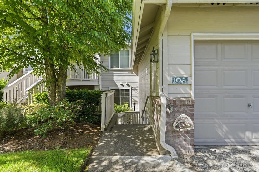 Property photo for 16714 Cobblestone Drive #102, Lynnwood photo 2