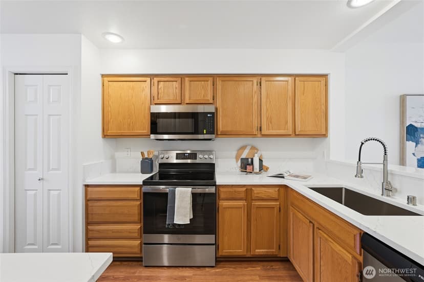 Property photo for 16714 Cobblestone Drive #102, Lynnwood photo 6