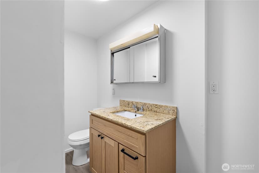 Property photo for 230 105th Avenue SE, Bellevue photo 19