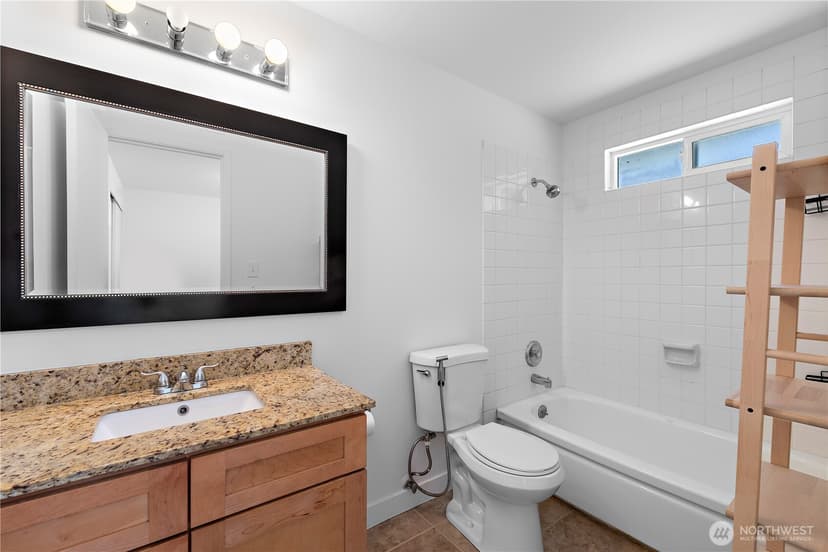 Property photo for 230 105th Avenue SE, Bellevue photo 11