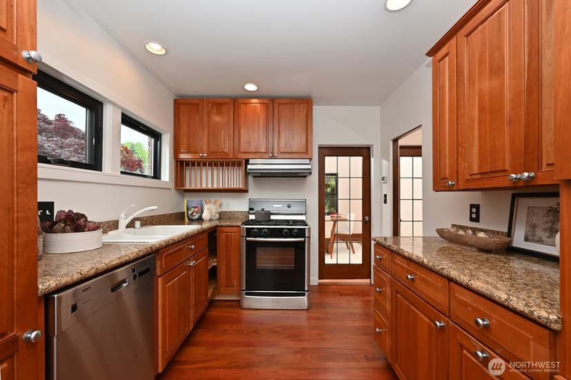 Property photo for 1543 31st Avenue S, Seattle photo 15