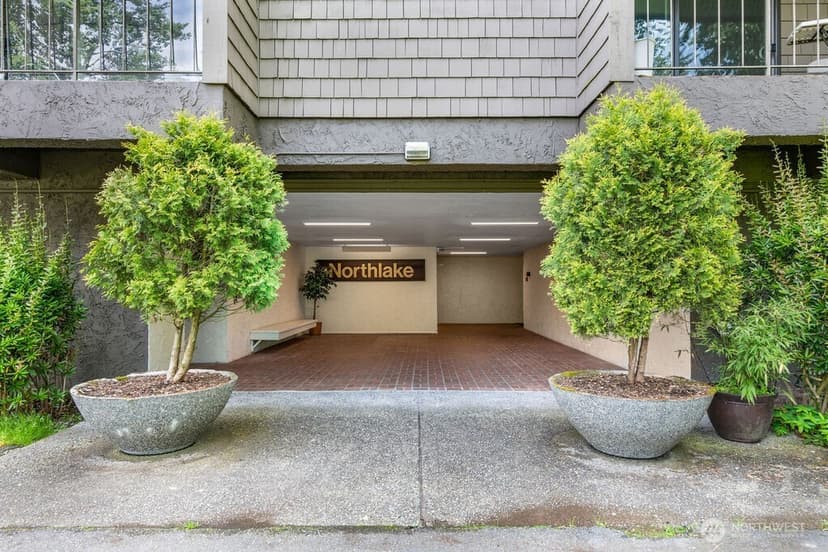 Property photo for 6858 139th Avenue NE #700, Redmond photo 2