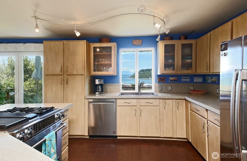 Property photo for 8216 Whidbey Drive, Clinton photo 15