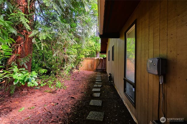 Property photo for 8808 SE 54th SE, Mercer Island photo 5