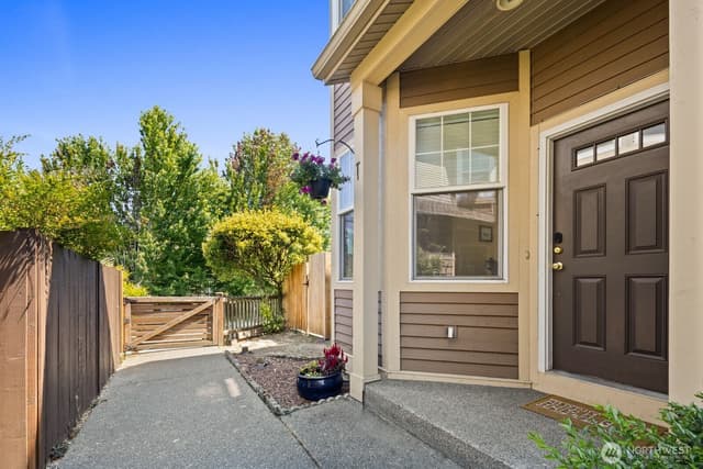 Property photo for 10543 Midvale Avenue N #A, Seattle photo 2