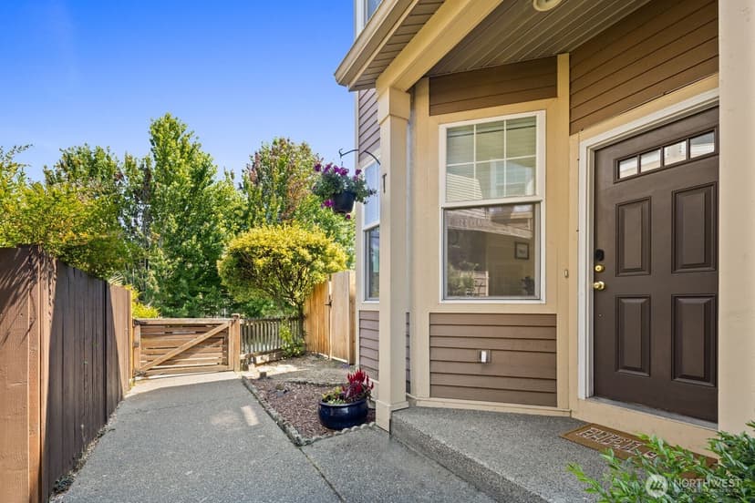 Property photo for 10543 Midvale Avenue N #A, Seattle photo 2