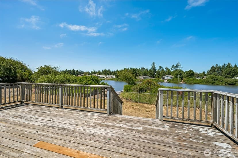 Property photo for 605 E Chance A La Mer NE, Ocean Shores photo 19