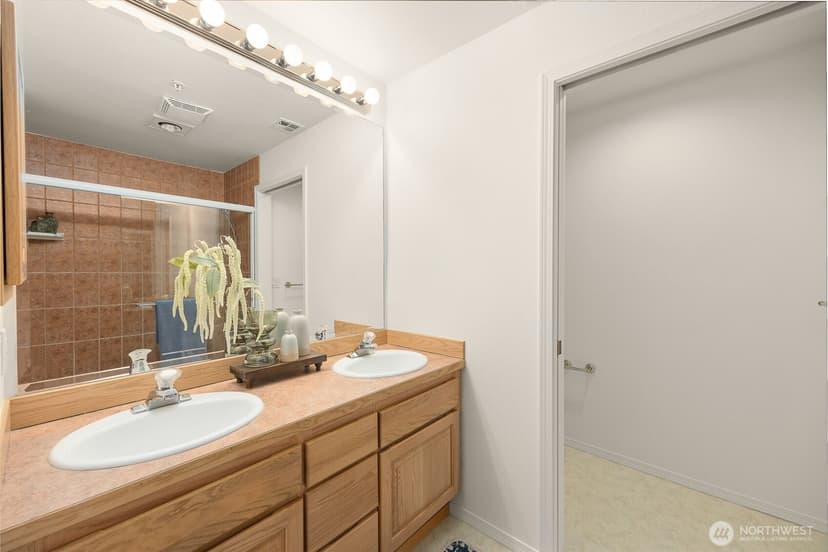 Property photo for 22760 SE 43rd Court #2617, Issaquah photo 19