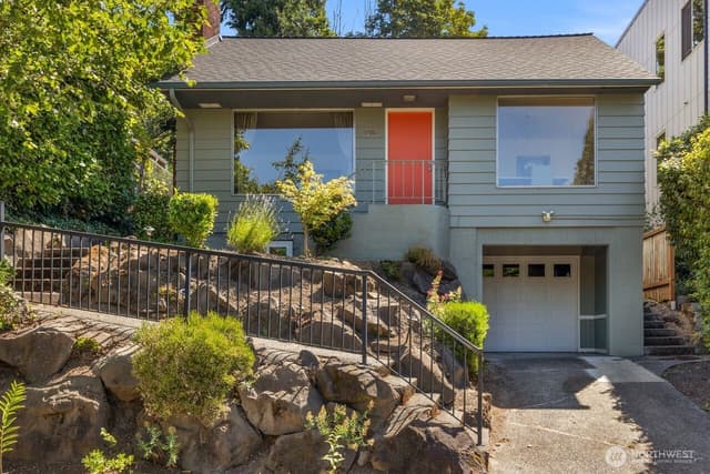 Property photo for 5508 31st Avenue NE, Seattle photo 2