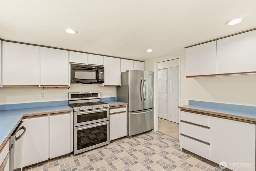 Property photo for 8830 Shell Place, Edmonds photo 13