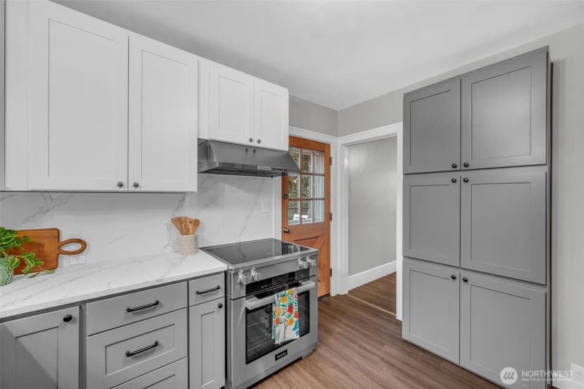 Property photo for 4836 38th Avenue NE, Seattle photo 11