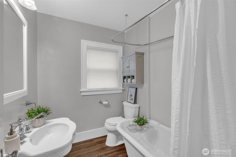 Property photo for 4836 38th Avenue NE, Seattle photo 15