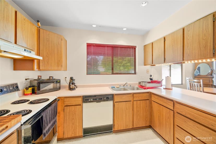 Property photo for 21815 SE 271st Street, Maple Valley photo 12