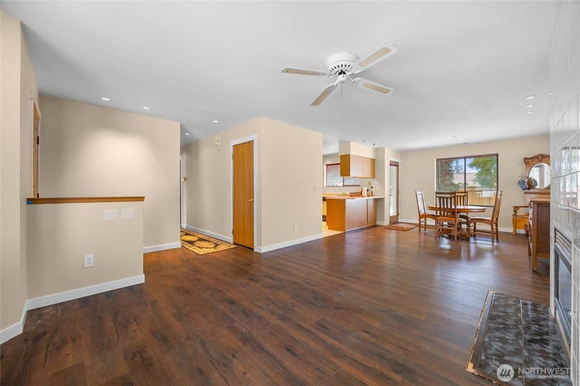 Property photo for 21815 SE 271st Street, Maple Valley photo 6