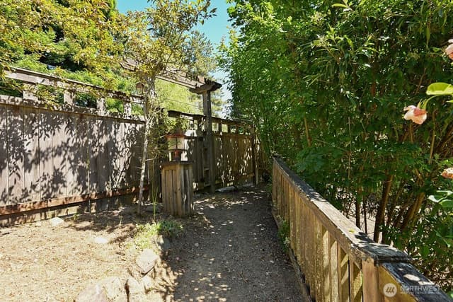 Property photo for 14323 12th Avenue SW, Burien photo 3