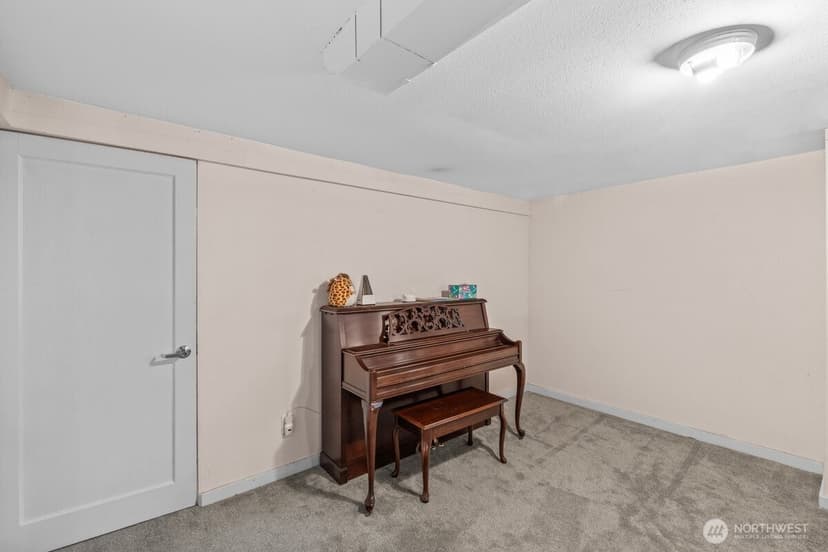 Property photo for 422 Crown Drive, Everett photo 38