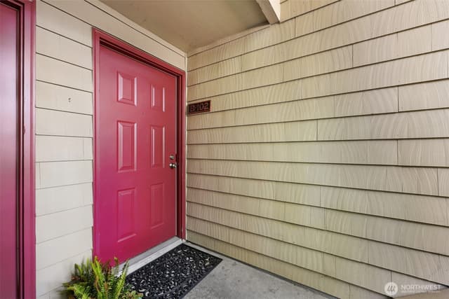 Property photo for 20325 19th Avenue NE #B102, Shoreline photo 3