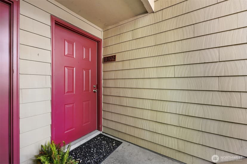 Property photo for 20325 19th Avenue NE #B102, Shoreline photo 3