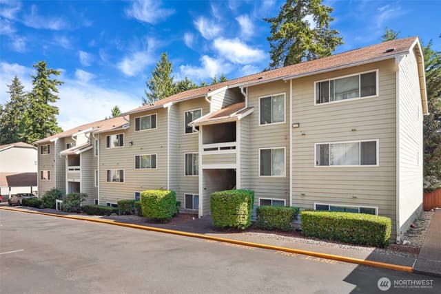 Property photo for 20325 19th Avenue NE #B102, Shoreline photo 2